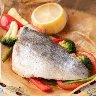 Дорадо печенное в конверте пикантными овощами