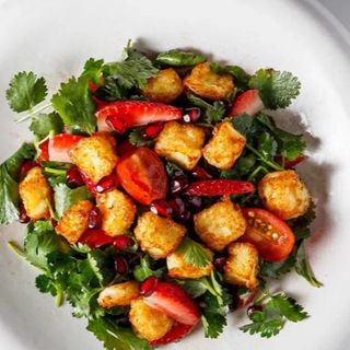 Салат с халуми и ягодами(220гр)