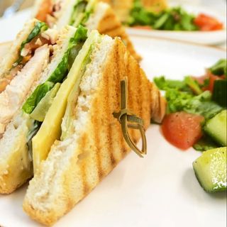 Сэндвич с курицей (220г)