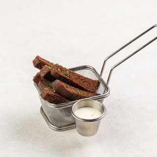 Гренки с чесноком  и соусом тар-тар