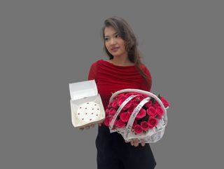 Сладкая любовь — комбо корзина с кустовыми розами и бенто-тортом