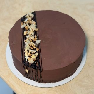 Торт Шоколадный бисквит с орешками (1,4кг)