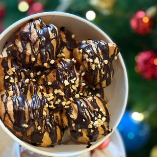 Профитроли с шоколадной глазурью (280гр)