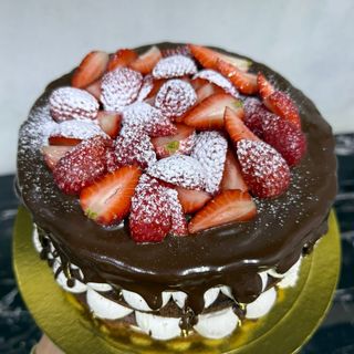 Торт Вупи пай с клубникой