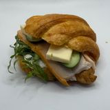 Круассан с индейкой и сыром