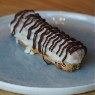 Эклер ванильный 