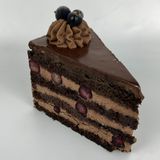 Шоколадное пирожное со смородиной (110гр)