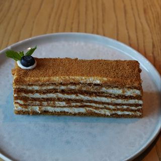 Медовое пирожное (100гр)