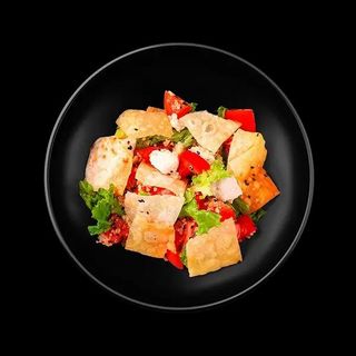 Салат киноа по-гречески