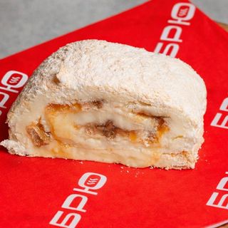 Меренговый рулет карамель-банан