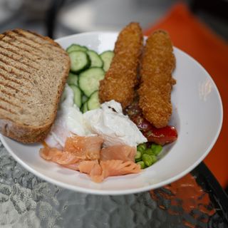 Фирменный завтрак с лососем