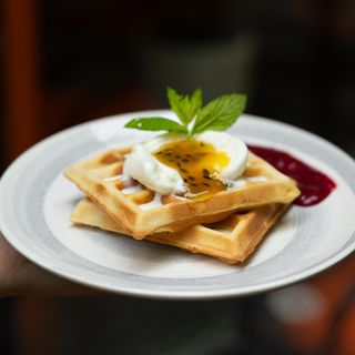 Бельгийские вафли с мороженым и джемом (300г)