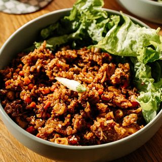 Жареный рис с курицей