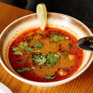 Том ям с морепродуктами