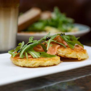 Кабачковые драники с лососем