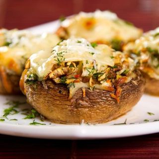 Грибы фаршированные с курицей 