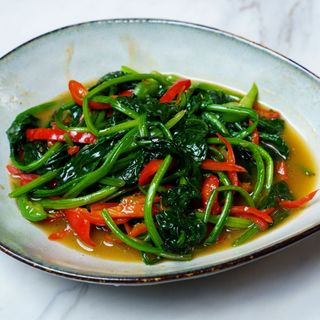 Шпинат с чесноком