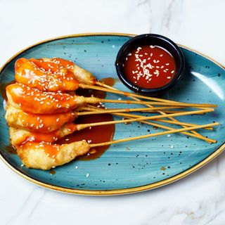 Креветки в кляре под кисло сладком соусе 