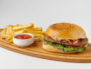 Комбо Бургер говяжий + картошка фри (100 гр)+Coca+Cola 0,5