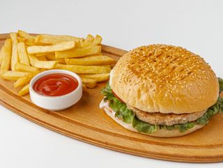 Комбо Чизбургер куриный + картошка фри + Coca Cola