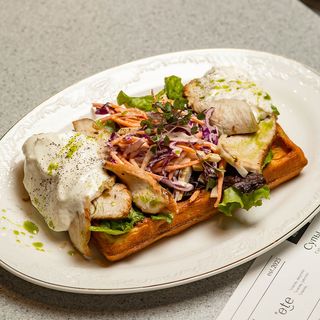 Венская вафля с индейкой и коул слоу (210г)