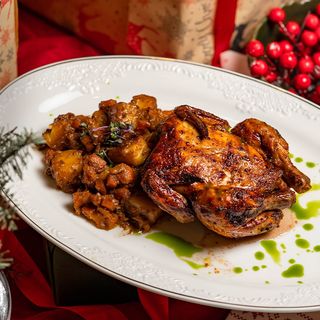 Праздничный цыпленок с картофелем и овощами (500г)