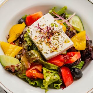 Греческий салат (290г)