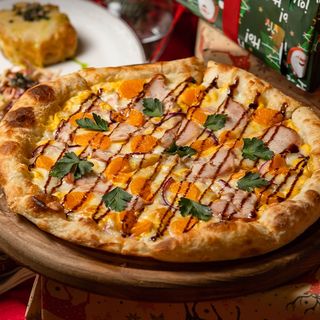 Пицца с копченой курицей и мандаринами (500г)