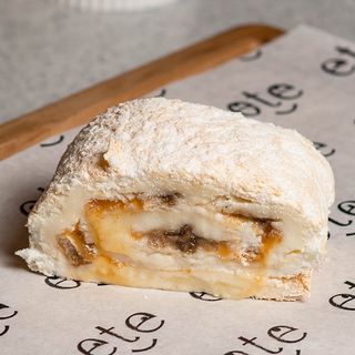 Меренговый рулет кармаель-банан (120г)