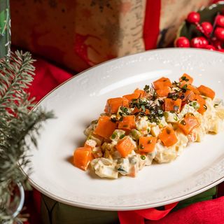 Оливье с лососем домашнего посола (240г)