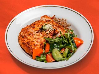 Филе индейки с гречкой и свежим салатом