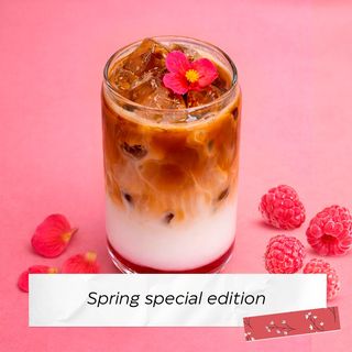 Малиновый айс латте