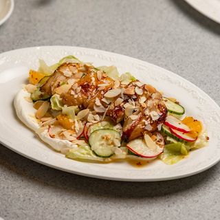Салат с хрустящим цыплёнком