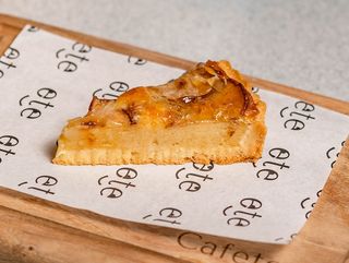 Грушевый тарт с франжипаном и миндалем