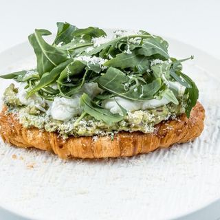 Круассан с семгой