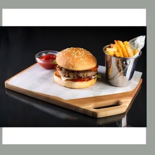 Чизбургер с говядиной и фри