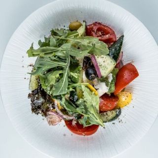 Греческий с сыром страчателла