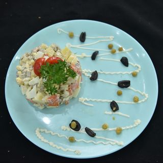 Оливье с колбасой