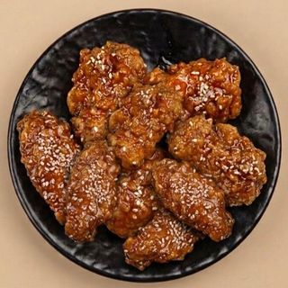 Крылышки в медово-чесночном соусе 9 шт