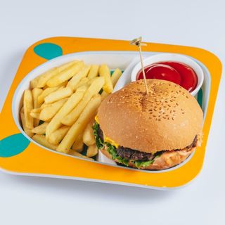 Бургер с говяжьей котлетой