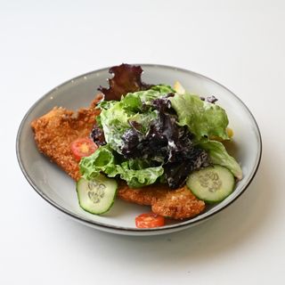 Куриный шницель с миксом салата