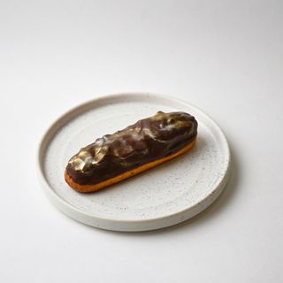 Эклер сникерс