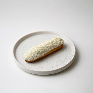 Эклер кокосовый