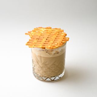 Арахисовый латте с сырной пенкой 