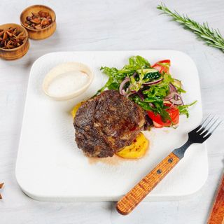 Стейк на гриле в перечном соусе