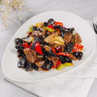 Говядина с древесными грибами