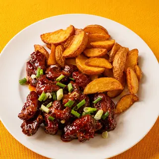 Яннем чикен с картофельными дольками