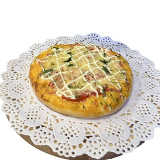 Пицца с колбасой и томатами (1шт)