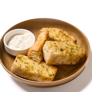 Чесночный хлеб с соусом Ранч