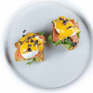 Яйцо Бенедикт на тартине